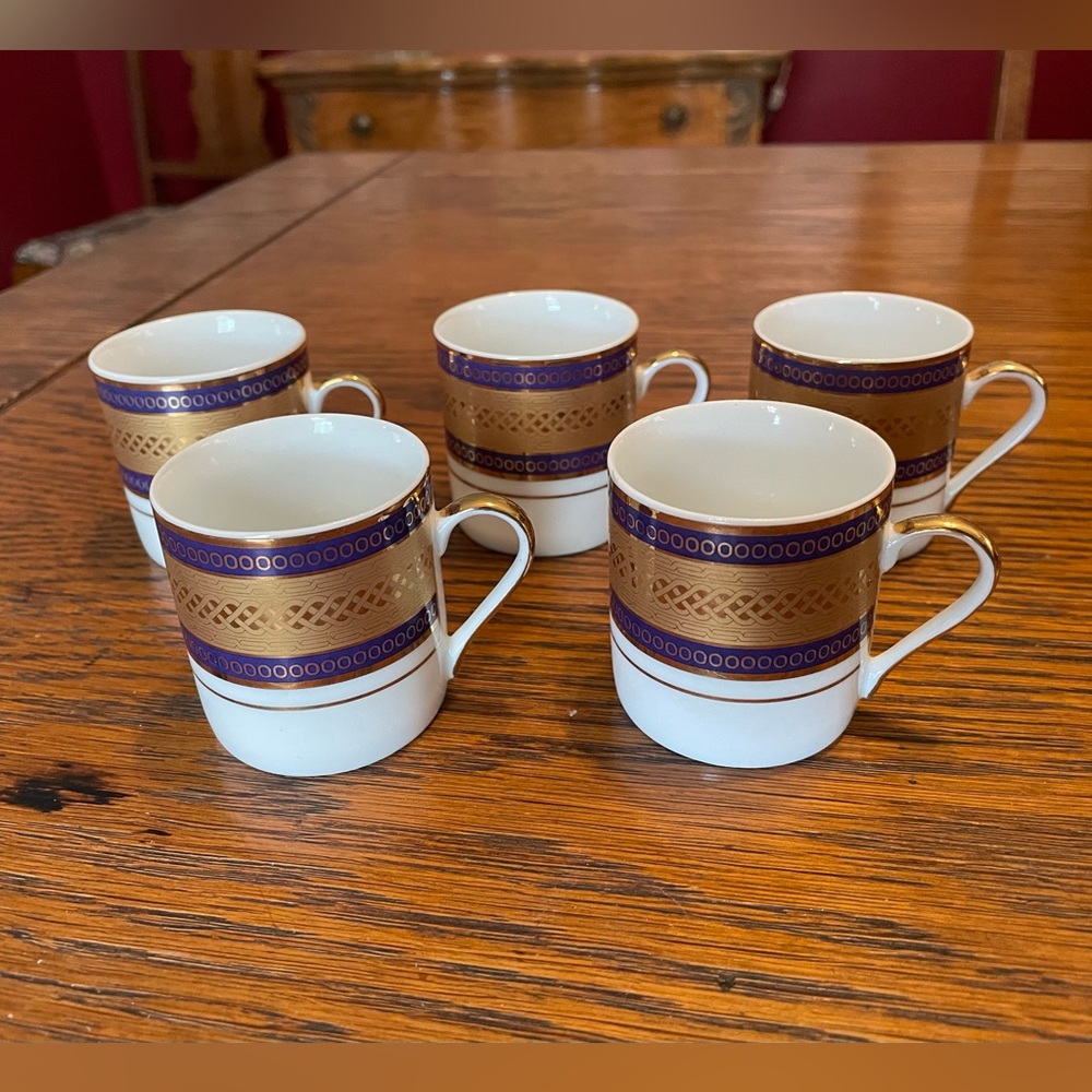 Gold and Purple Dining Mugs Set
